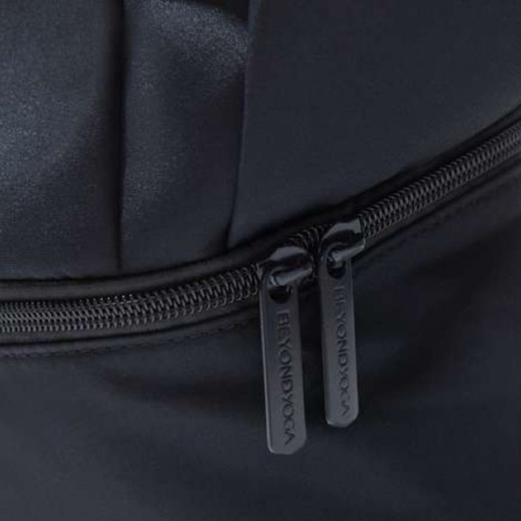 Beyond Yoga Black Convertible Gym Bag NWT - Picture 12 of 15